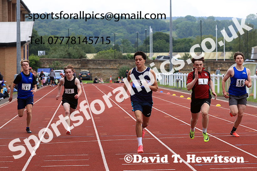 Boys 200 metres, 2025 Northumberland Schools Track and Fields, Wentworth, Hexham. Photo: David T. Hewitson/Sports for All Pics